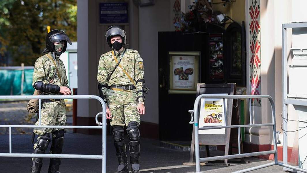 Сотрудники правоохранительных органов в Минске