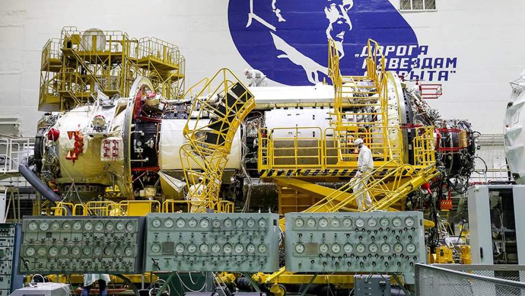 Многоцелевой лабораторный модуль «Наука» в сборочном цехе ракетно-космической корпорации «Энергия» им. С.П. Королева на территории космодрома Байконур