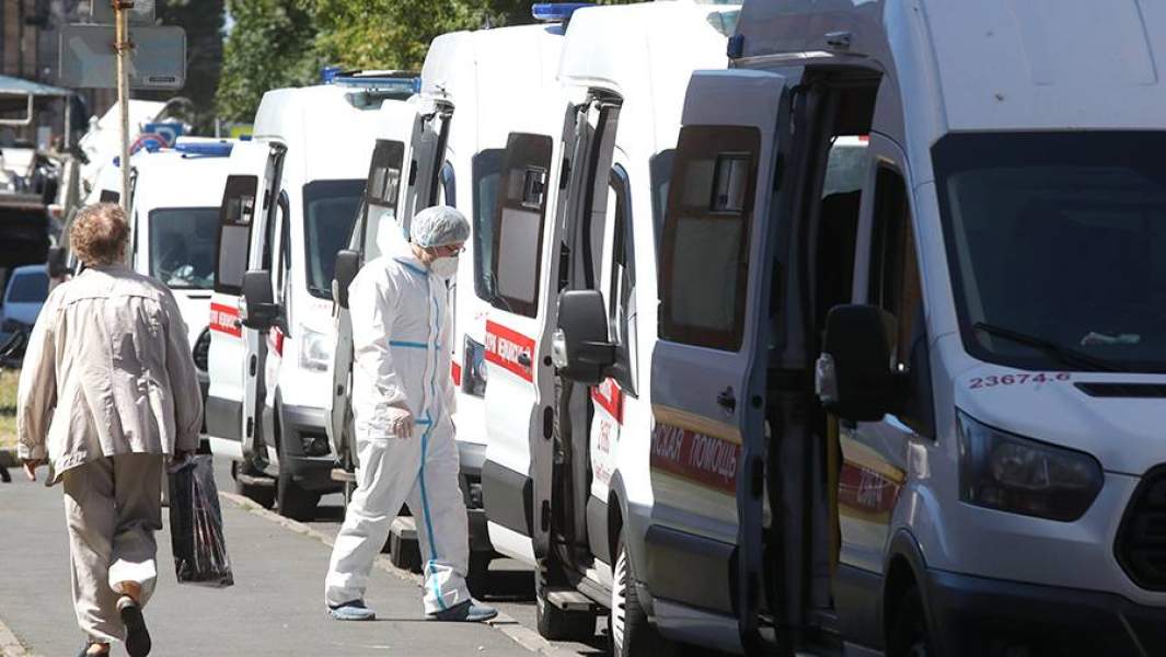 Автомобили скорой помощи у приемного отделения