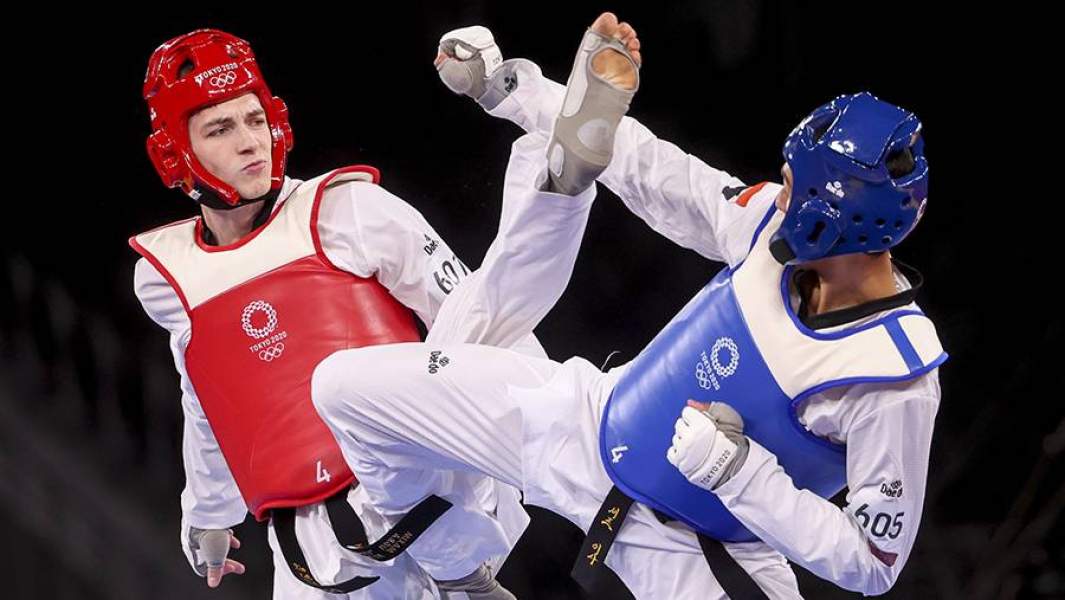 Максим Храмцов в бою против Сейф Эйсса