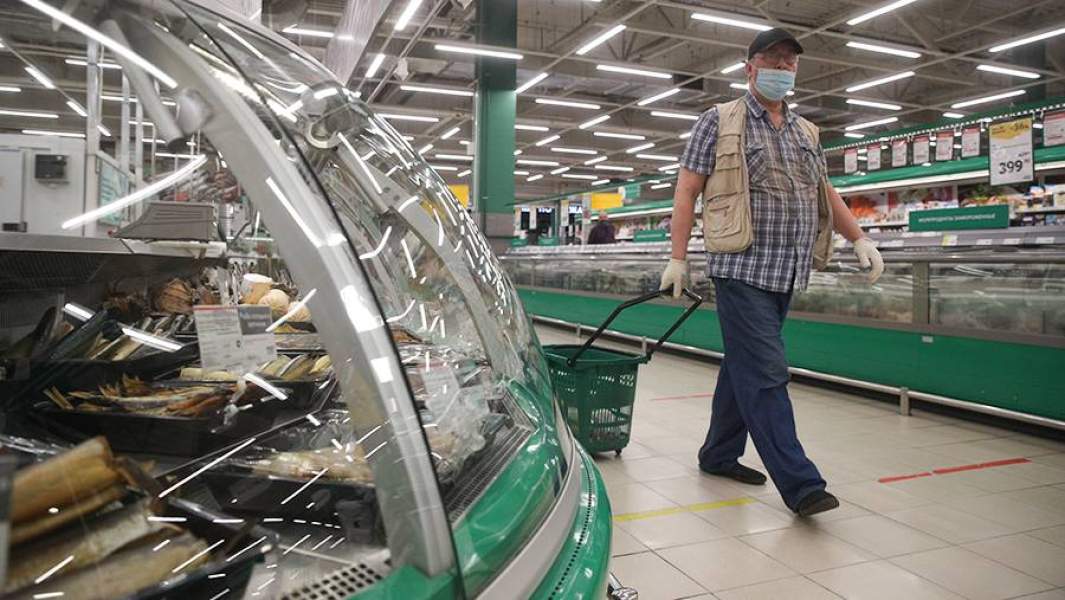 покупатель в супермаркете 