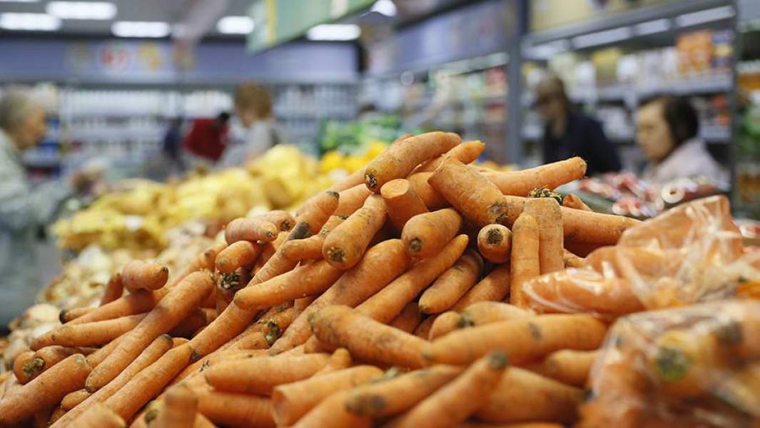 Морковь на прилавке 