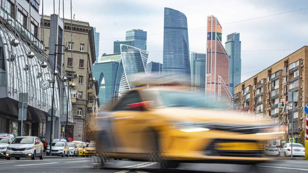 такси на улице Москвы