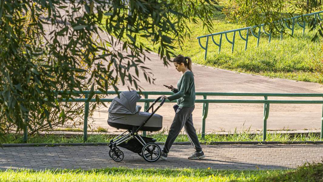 Мама с коляской 