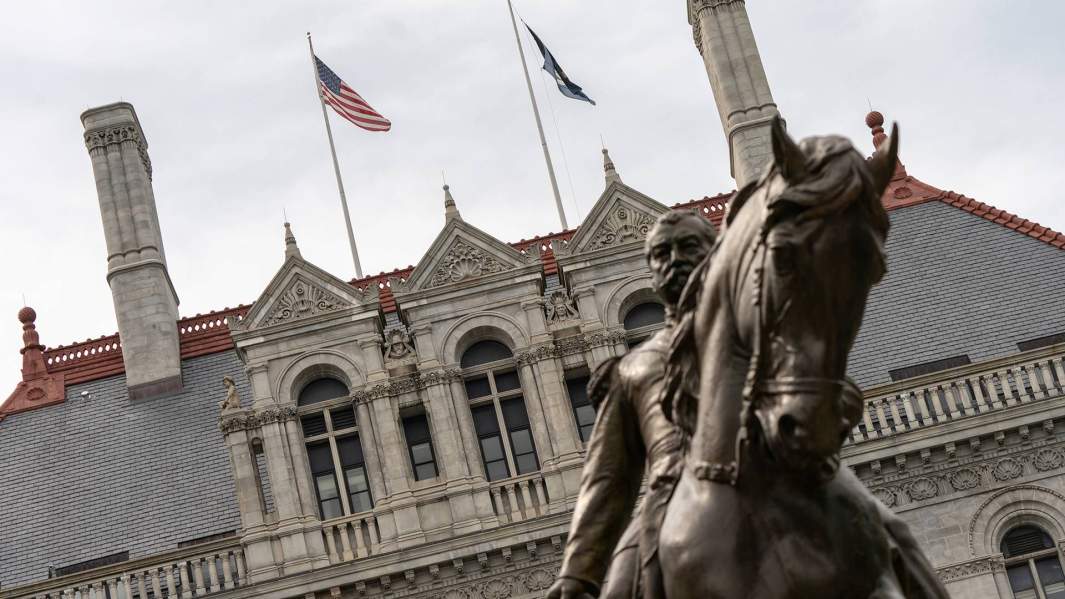 Капитолий штата Нью-Йорк