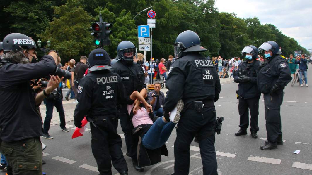 Полиция во время протестов в Берлине