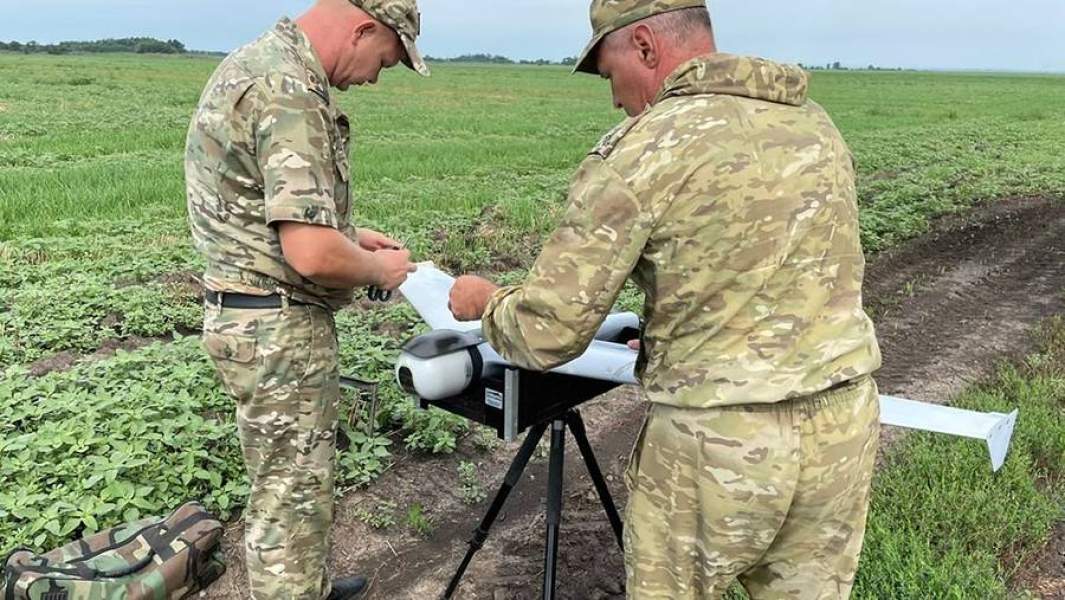 Сотрудники ГИБДД запускают дрон