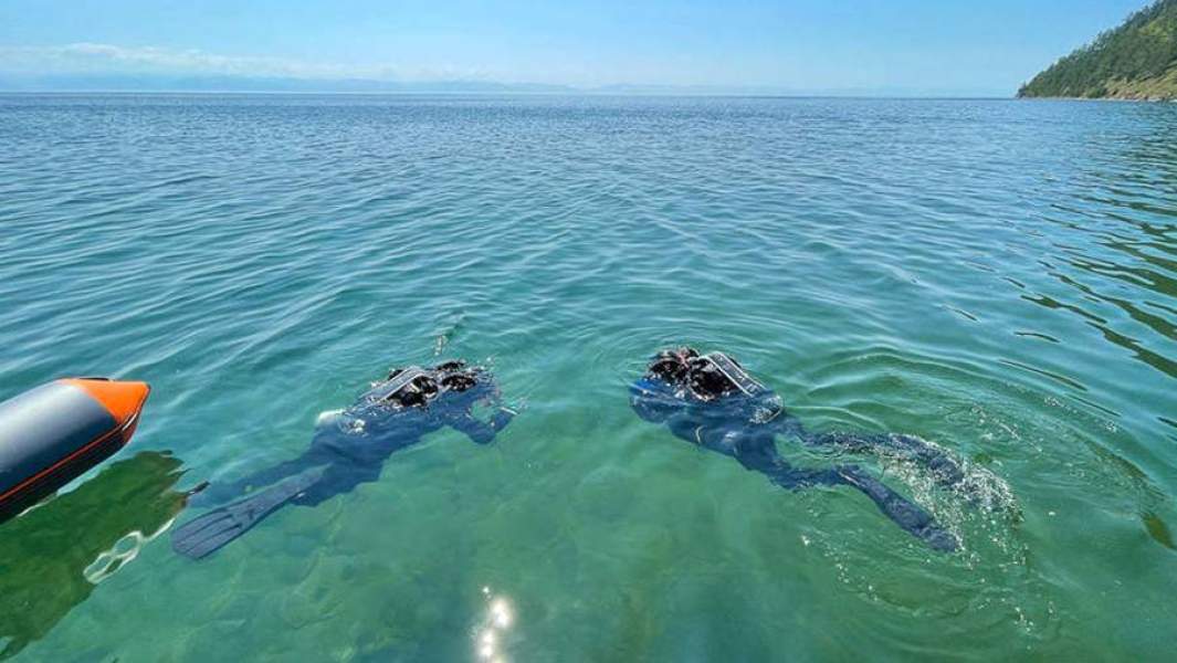 Аквалангисты во время поиска сетей на озере Байкал