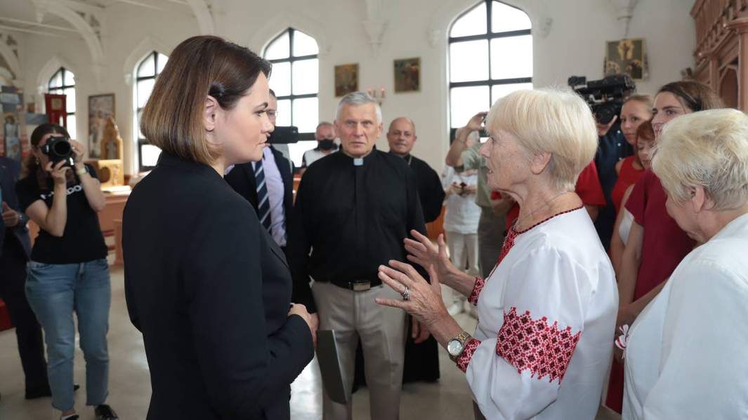 Встреча Светланы Тихановской с белорусской диаспорой в США в Белорусской автокефальной церкви в Нью-Йорке