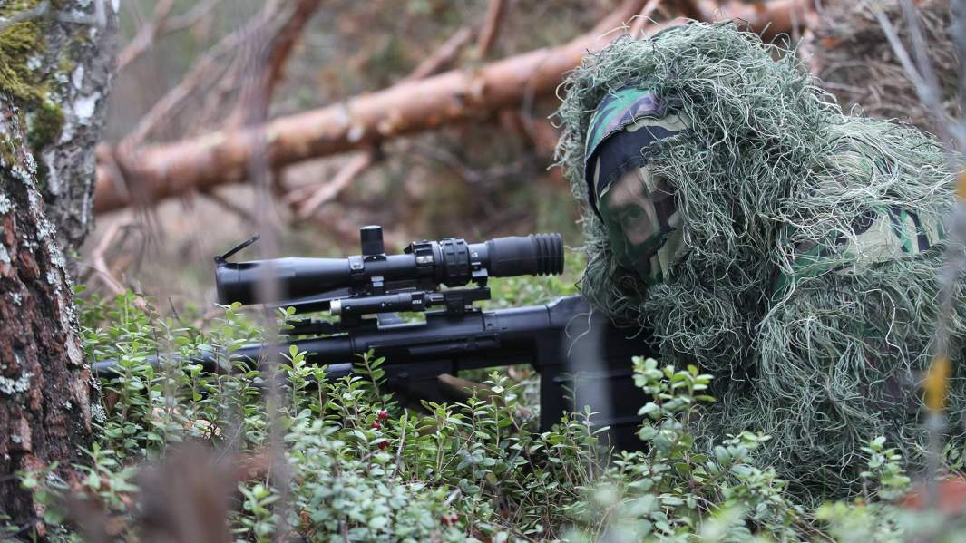 Снайпер во время учений