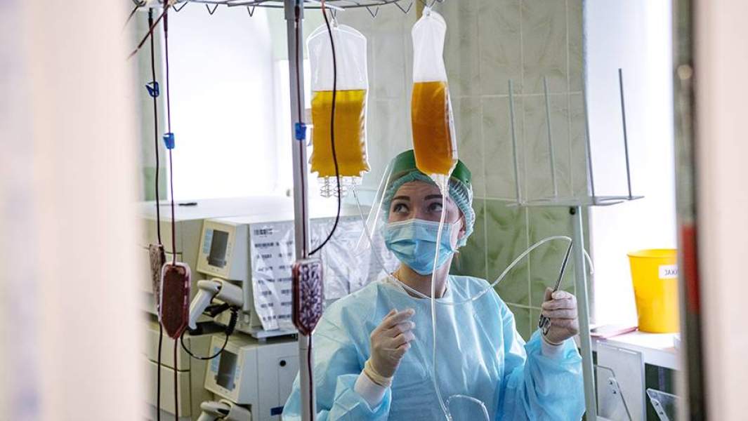 Плазма, сданная донорами в отделении переливания крови Городской клинической больницы