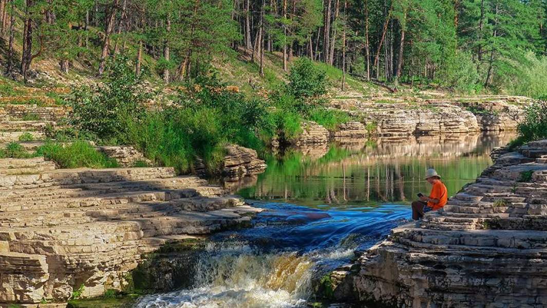 Вид на водопады Кюрюлюр, расположенные на правобережье Лены в таежной зоне в 110 километрах от Якутска