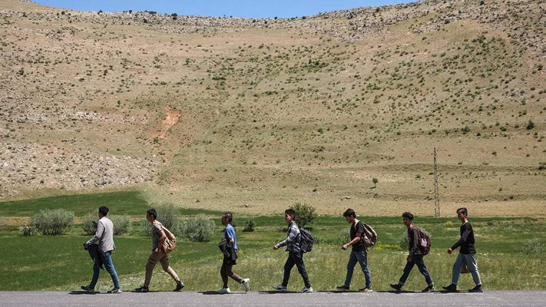 беженцы из Афганистана направляются в Турцию