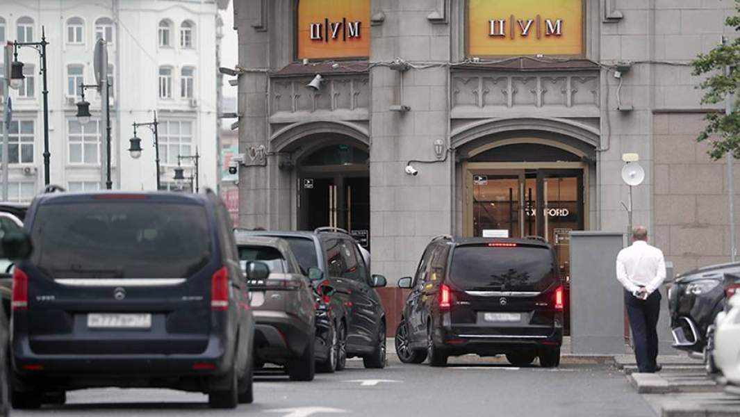 Здание Центрального универсального магазина (ЦУМ) на Петровке. Федеральная антимонопольная служба (ФАС) России подозревает владельца ЦУМа - группу компаний Mercury - в международном картельном сговоре на рынке элитной продукции