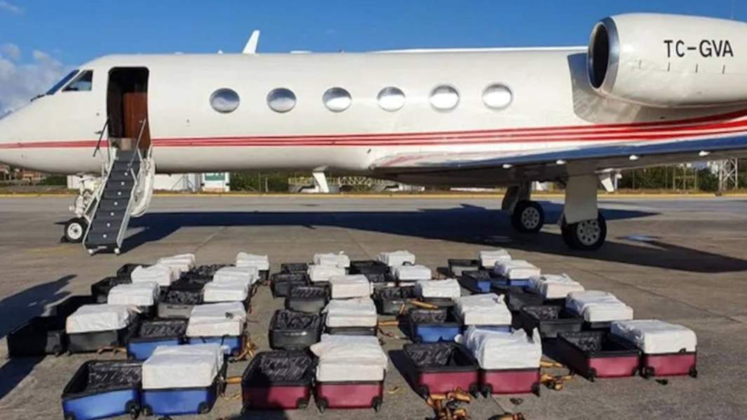 Изъятые бразильской полицией чемоданы с наркотиками