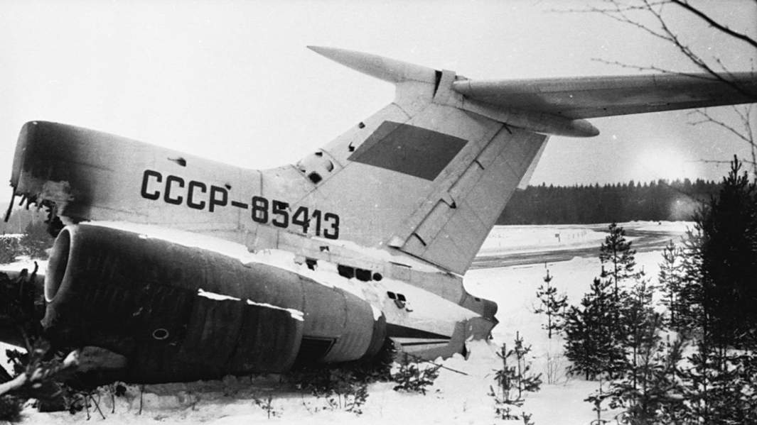 Хвостовая часть Ту-154Б-2, сгоревшего в результате неудачной попытки угона семьей Овечкиных
