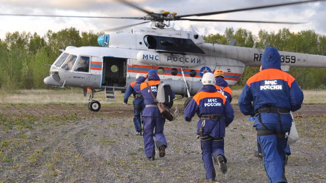 сотрудники МЧС России