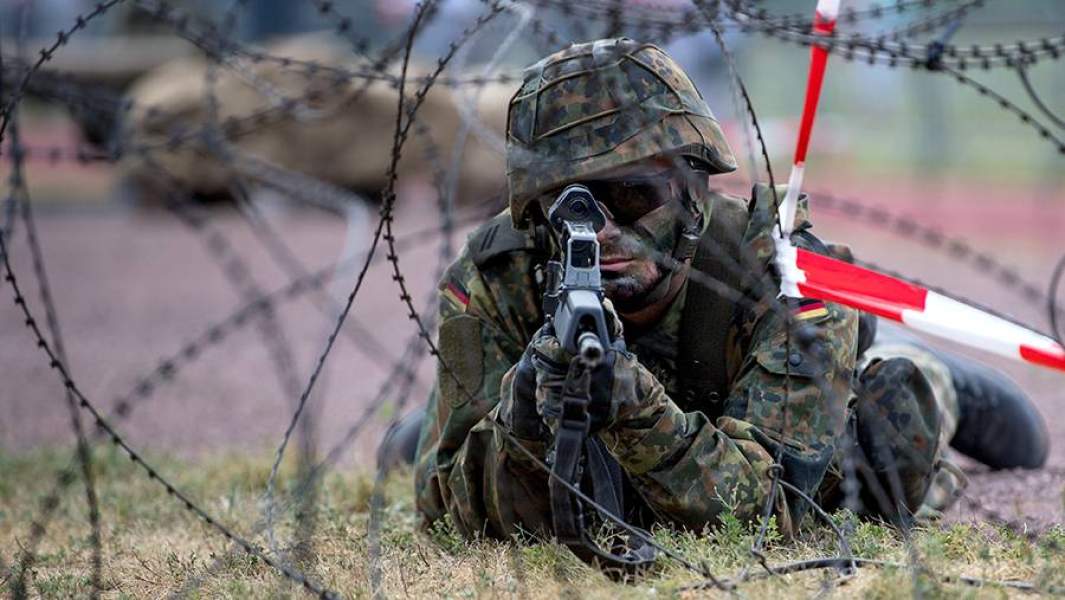 Солдат немецкой армии во время учений