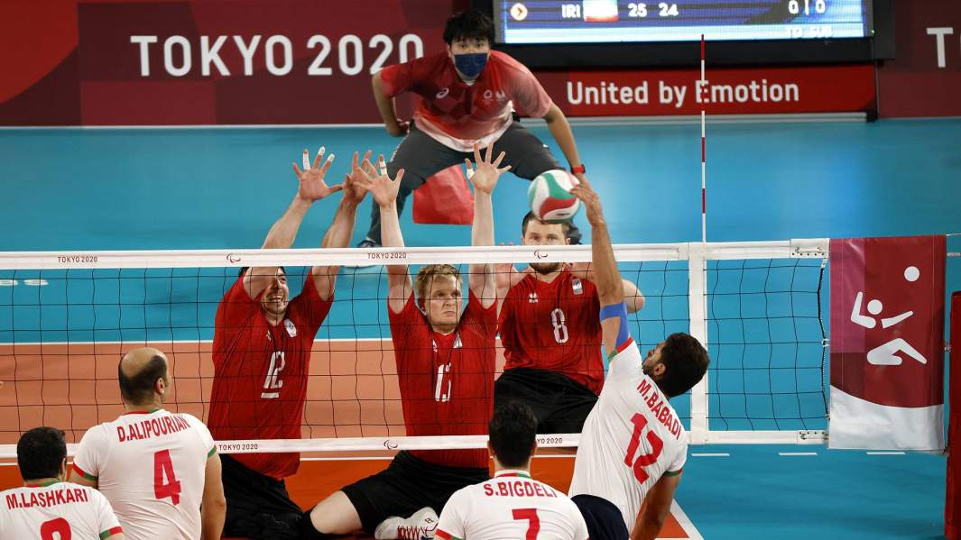 Мужская паралимпийская сборная по волейболу в матче против Ирана