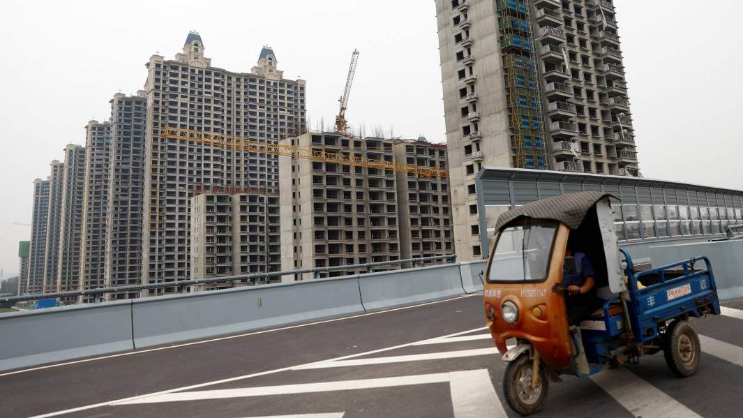 Недостроенные жилые дома в Evergrande Oasis, жилом комплексе, построенном Evergrande Group