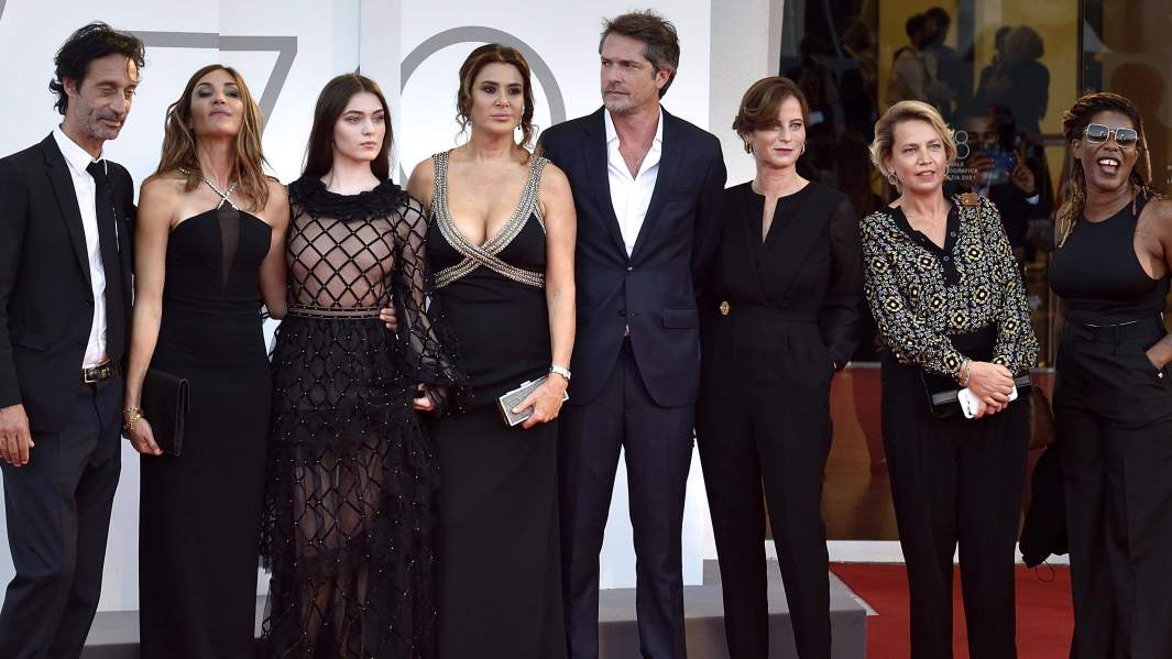 Эдуард Вейль, режиссер Одри Диван и Анамария Вартоломей на 78-м Венецианском международном кинофестивале Венеция, Италия