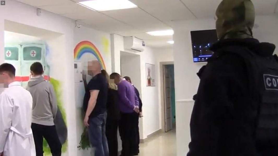 Задержание пятерых лжемедиков, продававших «целебную посуду» доверчивым гражданам в Удмуртии