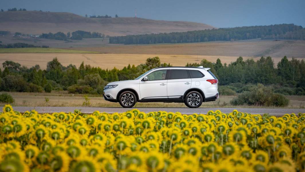 Габариты Mitsubishi Outlander: 4695×1810×1710 мм. Колесная база: 2670мм