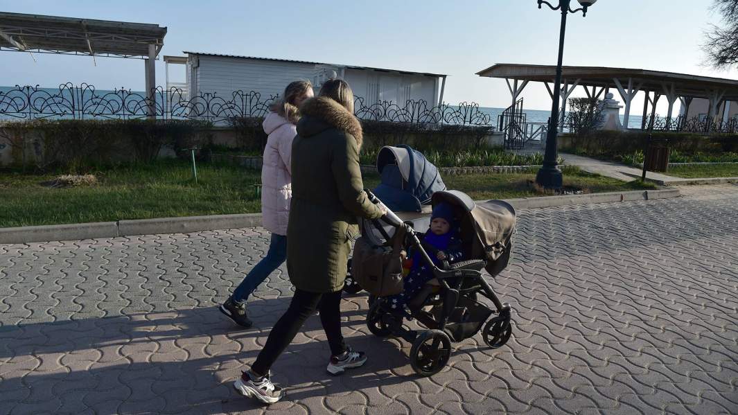 Мама с коляской 