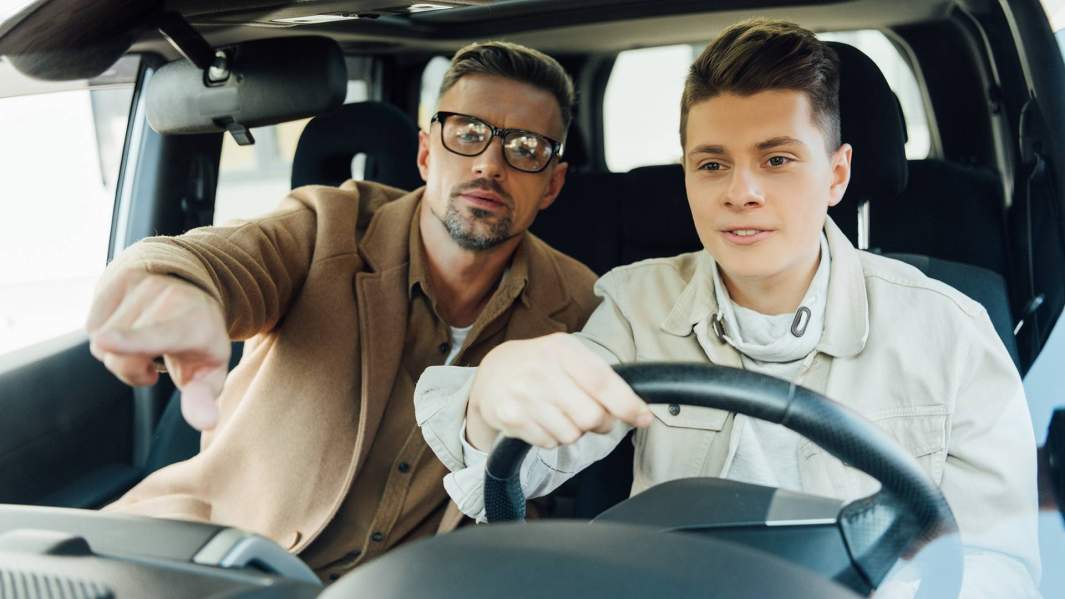 Аварийное управление: чем может обернуться поездка с ребенком за рулем