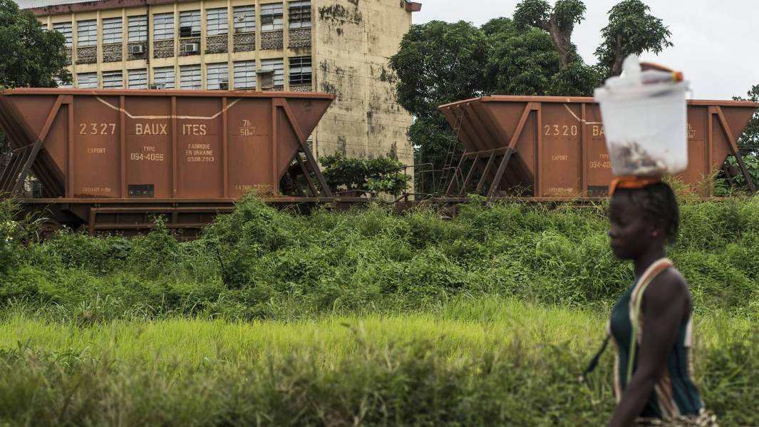 Вагоны с бокситом, алюминиевой рудой 