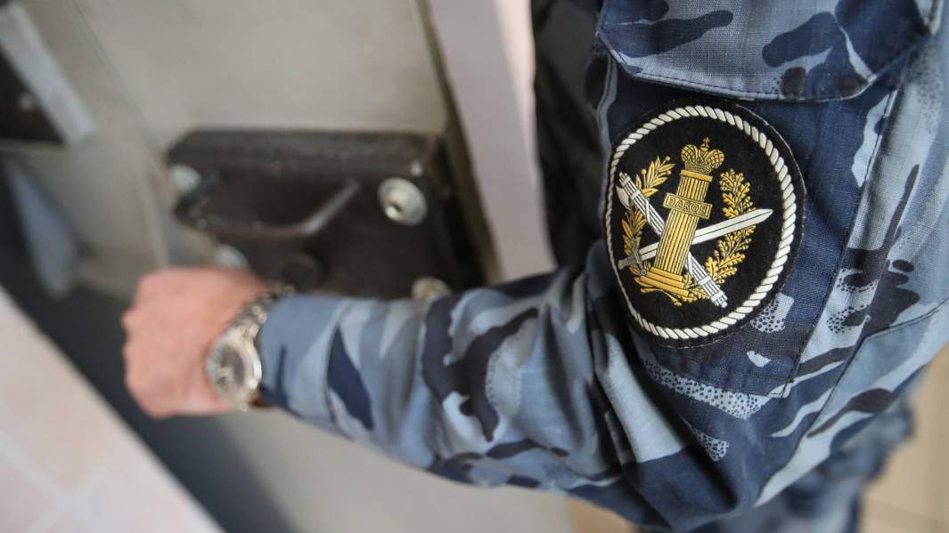 Зона закрытия: операторов обяжут блокировать телефоны заключенных