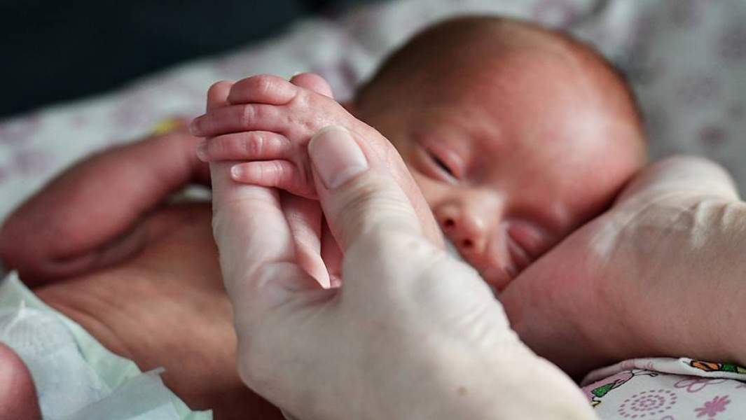 Новорожденный ребенок в акушерском отделении