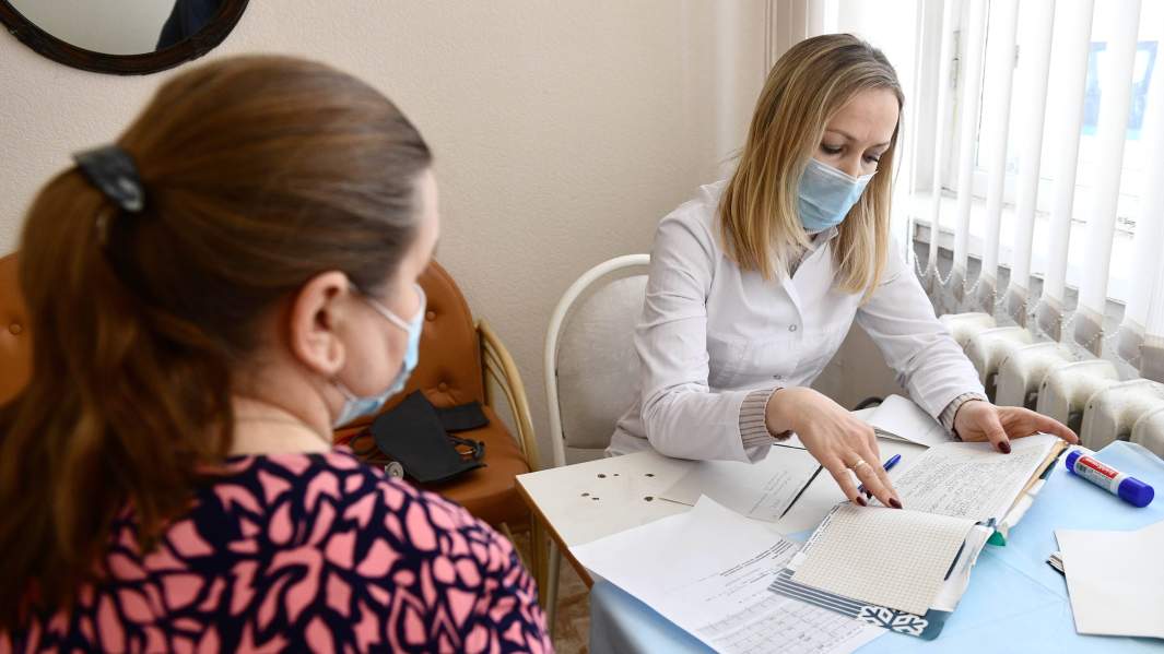 Женщина на выездной диспансеризации