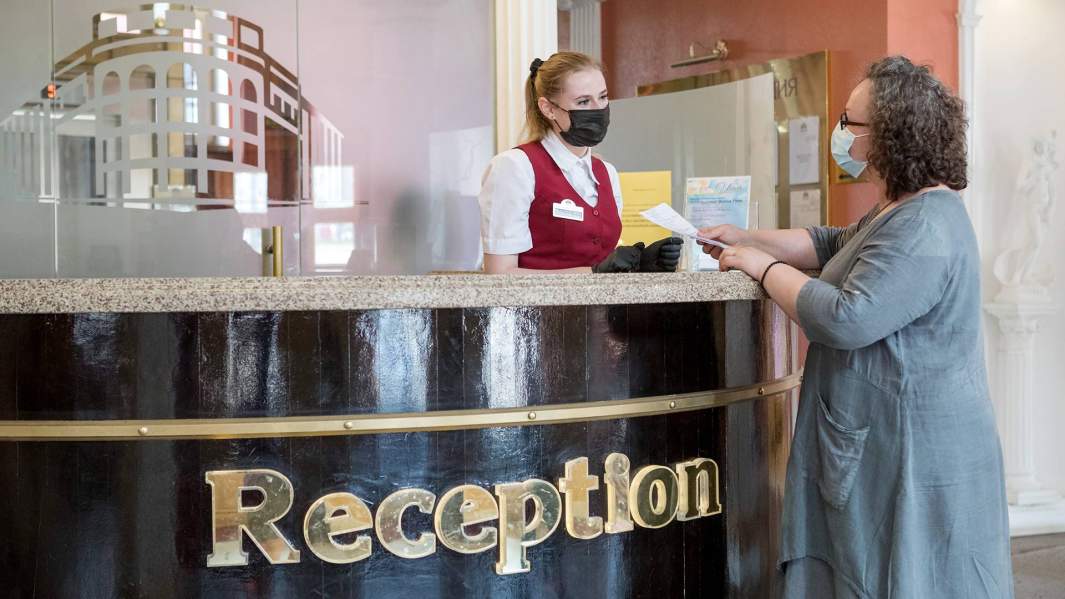 ресепшн в гостинице