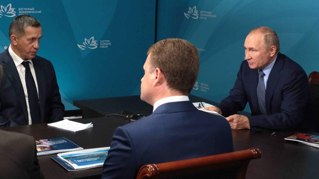 Владимир Путин в режиме видеоконференции проводит совещание по вопросам социально-экономического развития Дальневосточного федерального округа