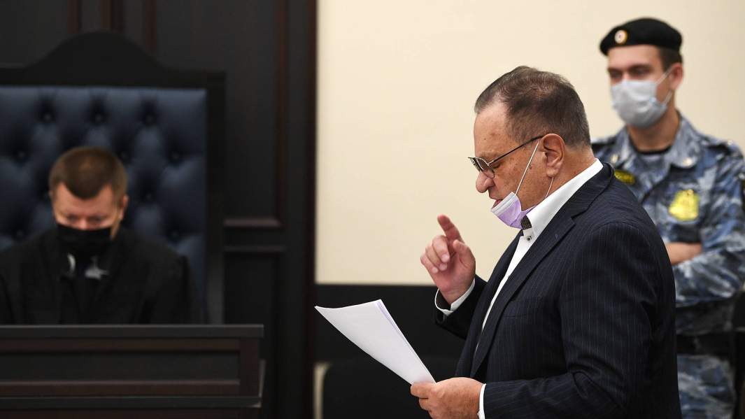 Адвокат актера Михаила Ефремова Петр Хархорин в зале суда во время рассмотрения жалобы