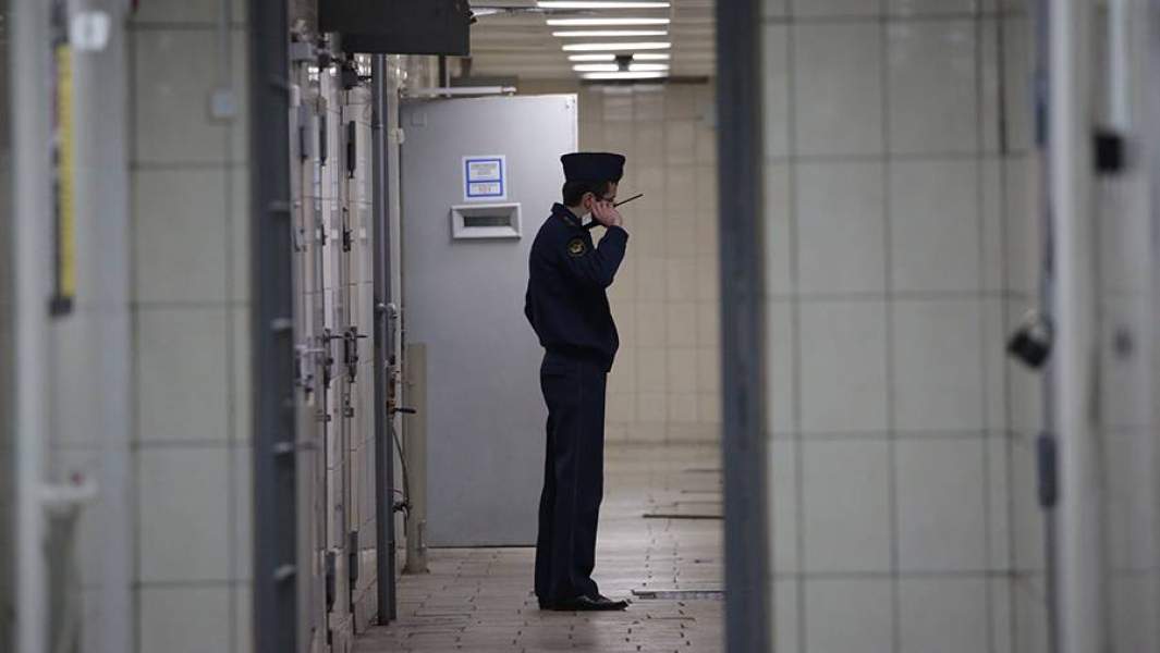 сотрудник СИЗО