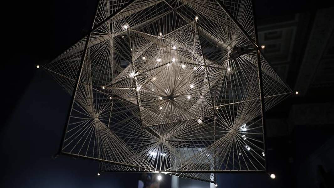 Работа художника Франциско Инфанте-Арана "Пространство, движение, бесконечность"