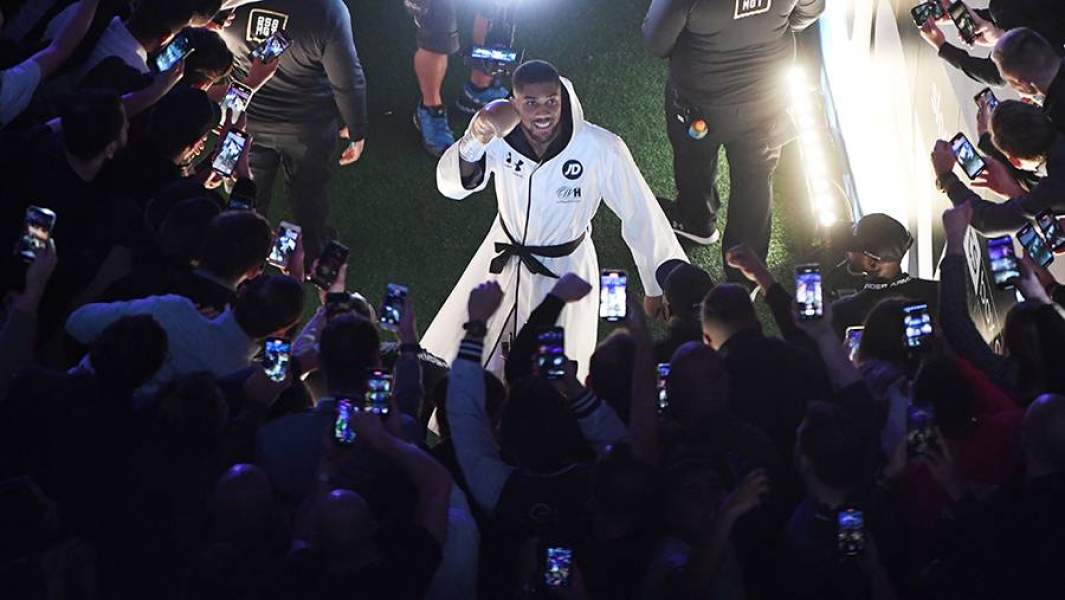 Боксер Энтони Джошуа перед боем с Александром Усиком