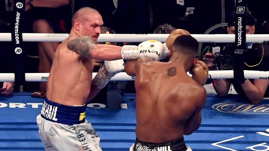 Александр Усик во время боя с Энтони Джошуа