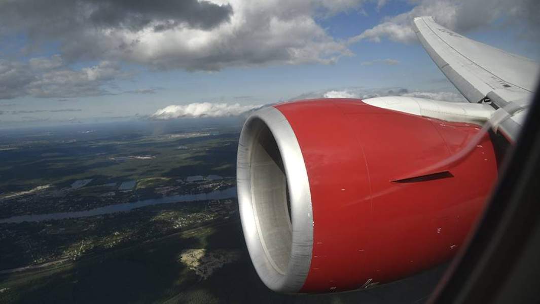 Вид из иллюминатора самолета