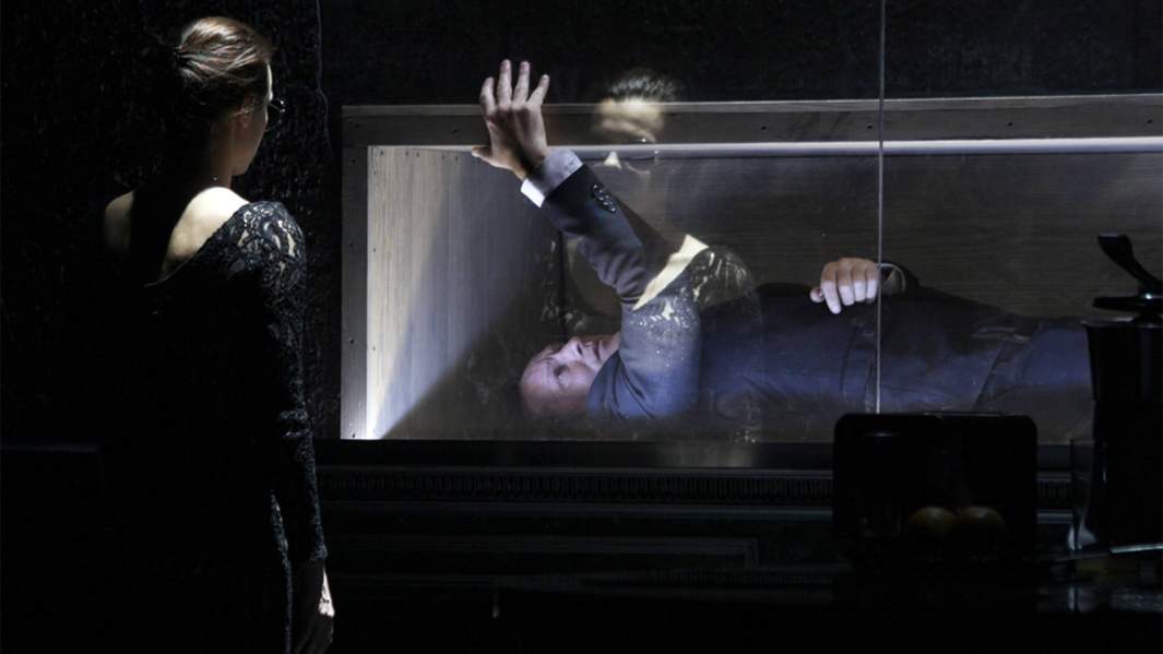 Сцена их спектакля «Карамазовы»