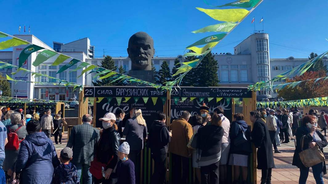 голова Владимира Ильича Ленина, установленная на площади Советов