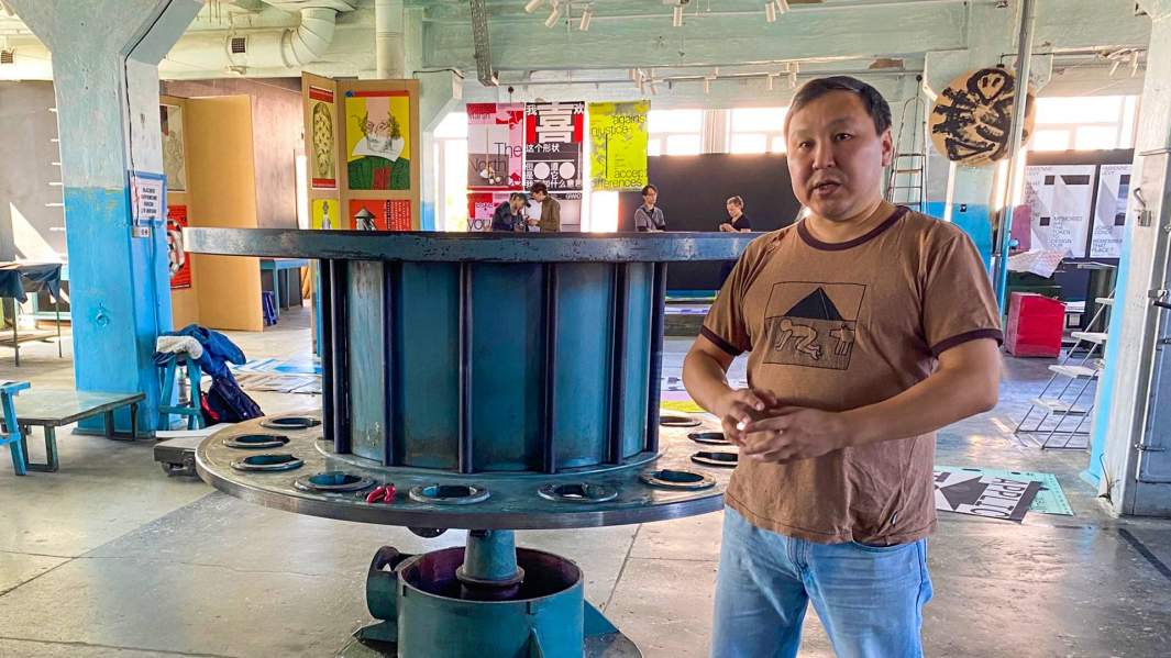 Графический дизайнер Дмитрий Галсан