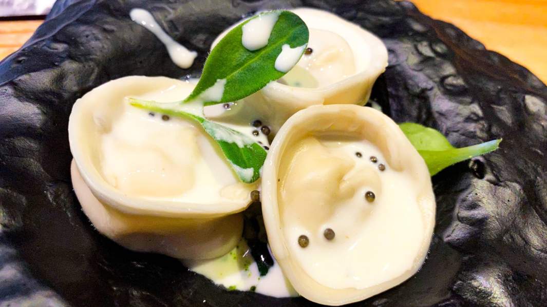 Пельмени с молоками рыб в велюте на осетре с эвенкийской боттаргой