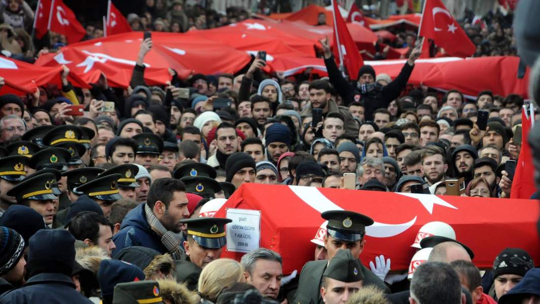  Похороны турецких солдат, участвовавших в операции «Щит Евфрата» в Сирии, были убиты боевиками ИГИЛ (запрещено в РФ)​​​​​​​, Турция, 2016 г.