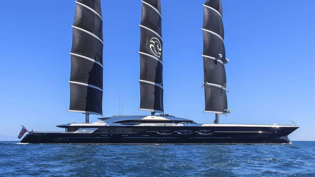 106-метровая парусная яхта Black Pearl, принадлежавшая Олегу Бурлакову