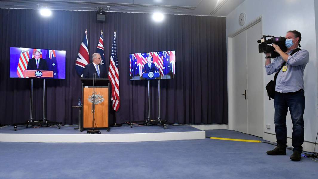 Премьер-министр Великобритании Борис Джонсон, премьер-министр Австралии Скотт Моррисон и президент США Джо Байден на совместной пресс-конференции