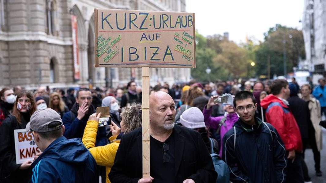 Демонстрация против канцлера Себастьяна Курца в Вене. 7 октября 2021 года
