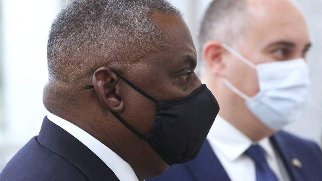 Министр обороны США Ллойд Остин и его грузинский коллега Джаншер Бурчуладзе во время встречи